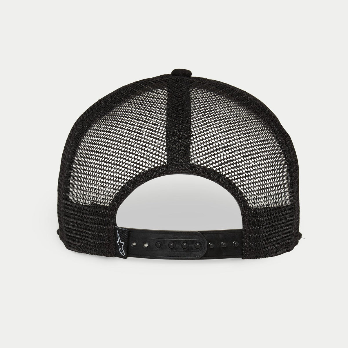 Boné Alpinestars Corp Trucker, Branco e Preto, vista traseira com painéis de malha respirável pretos, fecho snapback ajustável, pequeno logótipo Alpinestars na etiqueta traseira, acessório de cabeça casual inspirado no desporto motorizado