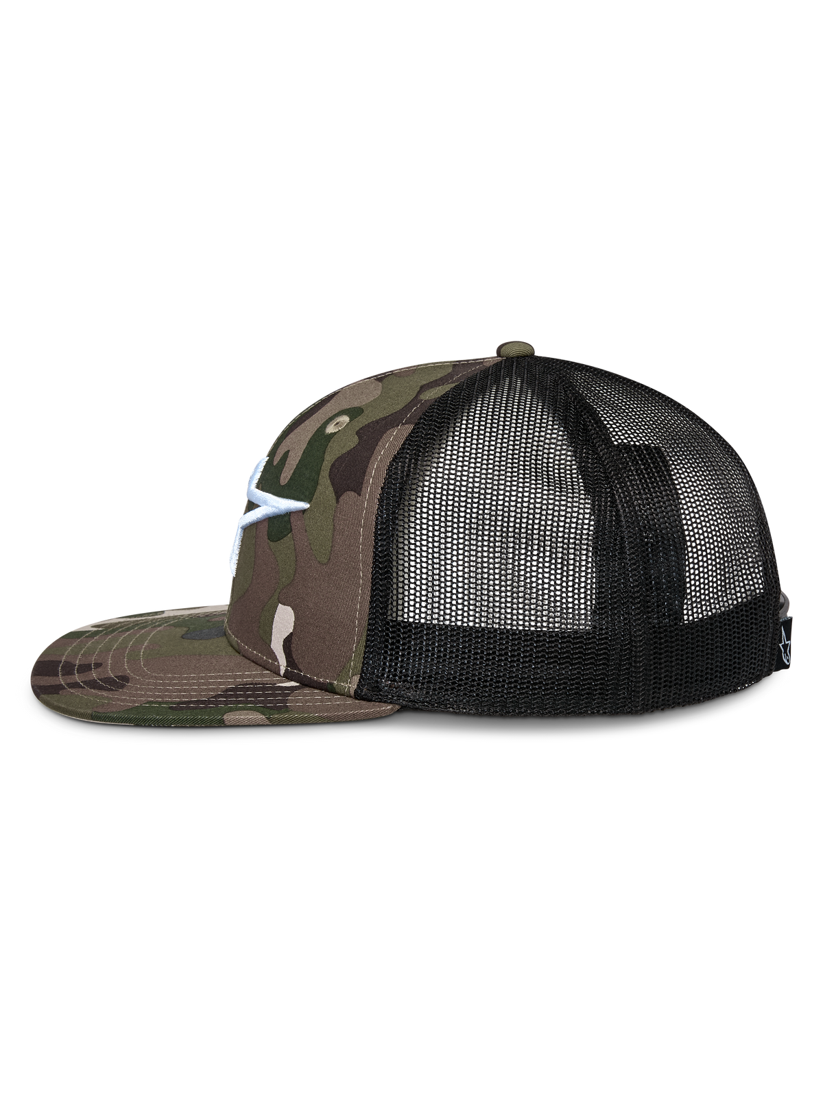 Boné Alpinestars Corp Trucker, perfil lateral, frente em sarja com padrão camuflado verde e aba plana, parte traseira em malha preta, logótipo Astars bordado a branco, streetwear casual de desportos motorizados