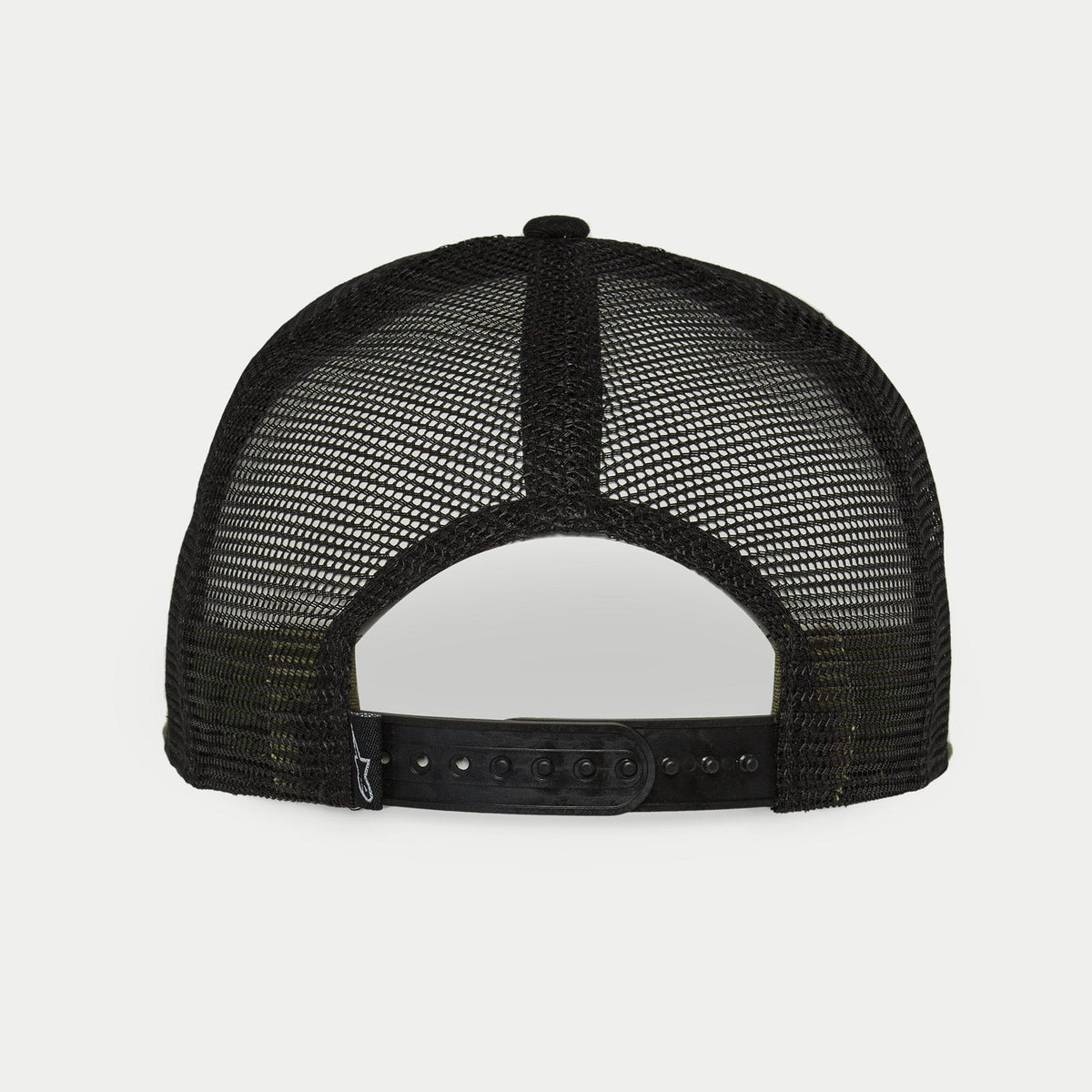 Boné Alpinestars Corp Trucker, Military Black, vista traseira com painéis em malha preta e fecho snapback ajustável, pequena etiqueta tecida com logótipo, acessório casual inspirado no desporto motorizado