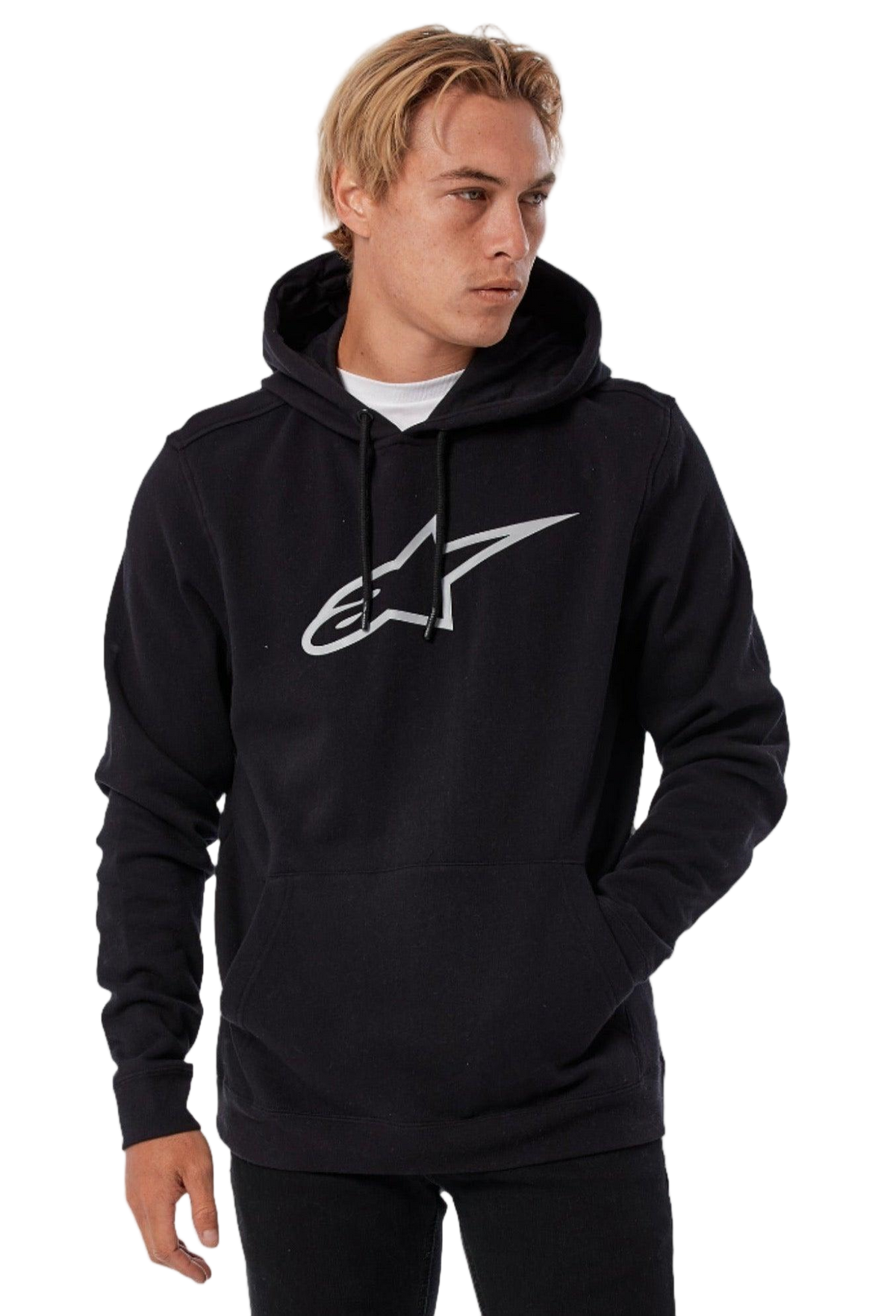 Homem a usar Hoodie Alpinestars Ageless V3, preto com um logótipo Astars grande de contorno cinzento no peito, streetwear casual com capuz de cordão e bolso canguru, vestuário de estilo de vida confortável