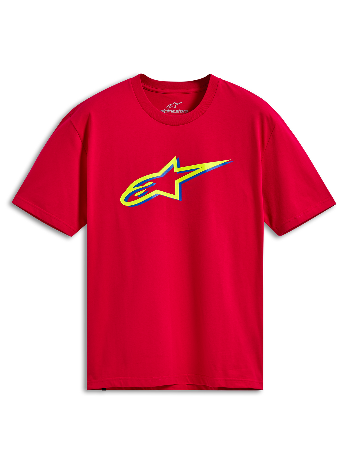 Alpinestars Ageless Shadow CSF Tee, t-shirt de manga curta, vermelha, com o logótipo Ageless em camadas amarelas e azuis no peito, estilo streetwear casual de motorsport