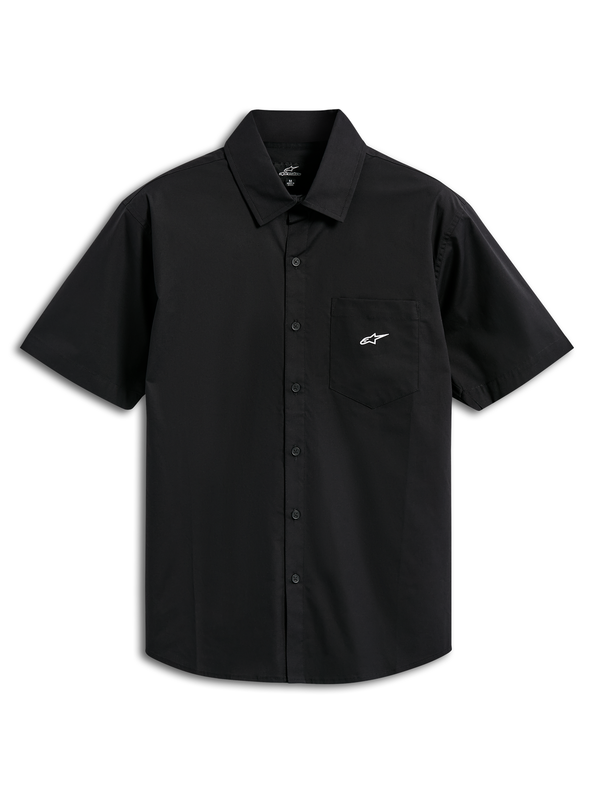 Alpinestars Strive Woven Shirt, camisa de manga curta com botões, preta, com logótipo Astar branco no bolso do peito, colarinho clássico e carcela frontal com botões, streetwear casual inspirado no motorsport