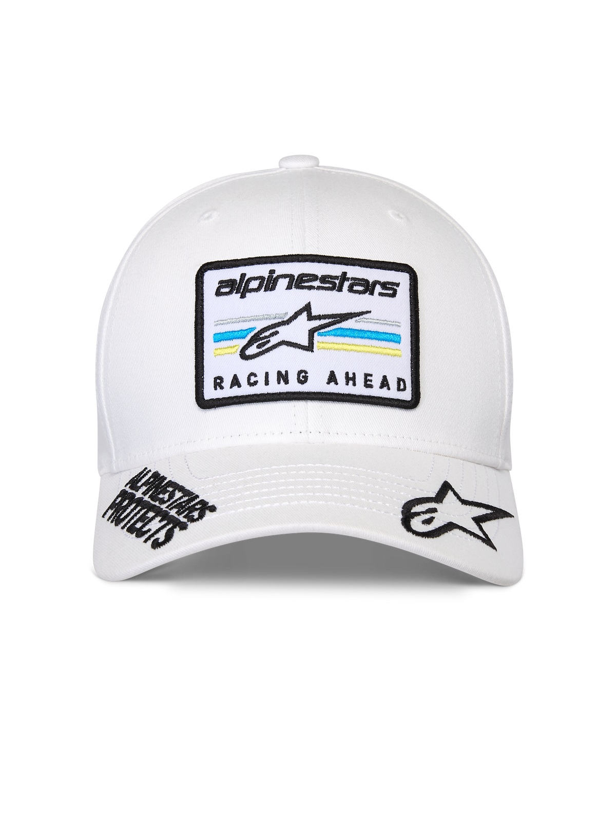 Alpinestars Surpass Hat, boné de basebol branco, pala curvada com copa estruturada, patch central frontal com a marca 'alpinestars' e texto 'RACING AHEAD' sobre riscas azuis e amarelas, logótipos pretos bordados na pala, acessório casual de motorsport
