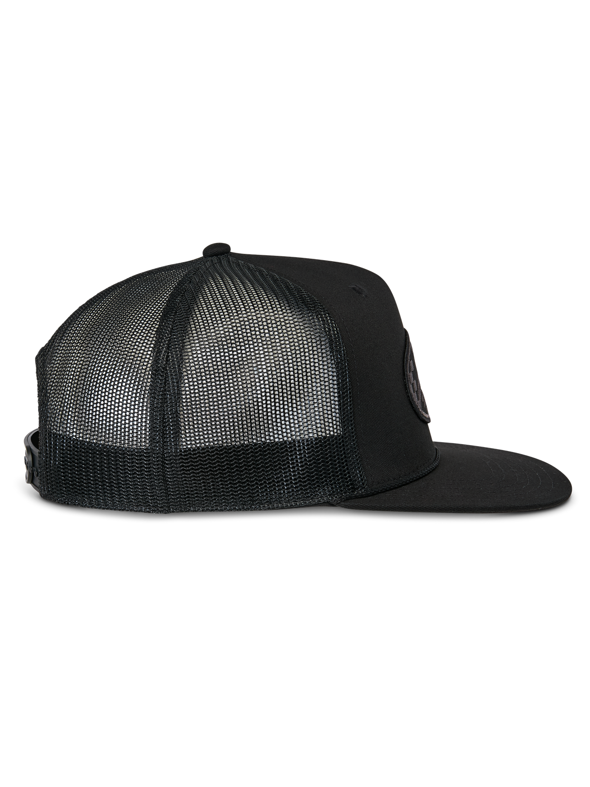 Boné Alpinestars Contender Trucker, boné trucker preto, vista de perfil, com pala plana e painéis traseiros em malha respirável, fecho snapback, estilo casual de desportos motorizados