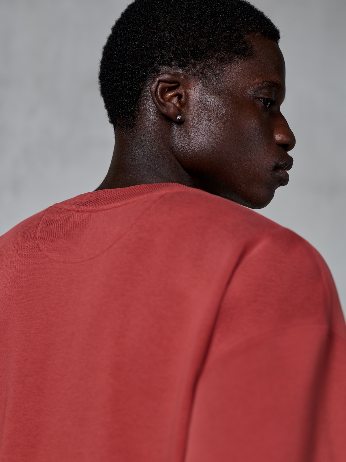Alpinestars Essentials Ageless Crew, Crewneck Sweatshirt, Brick Red, close-up of upper back and neck area showing ribbed collar and premium fleece texture, casual off-bike sportswear