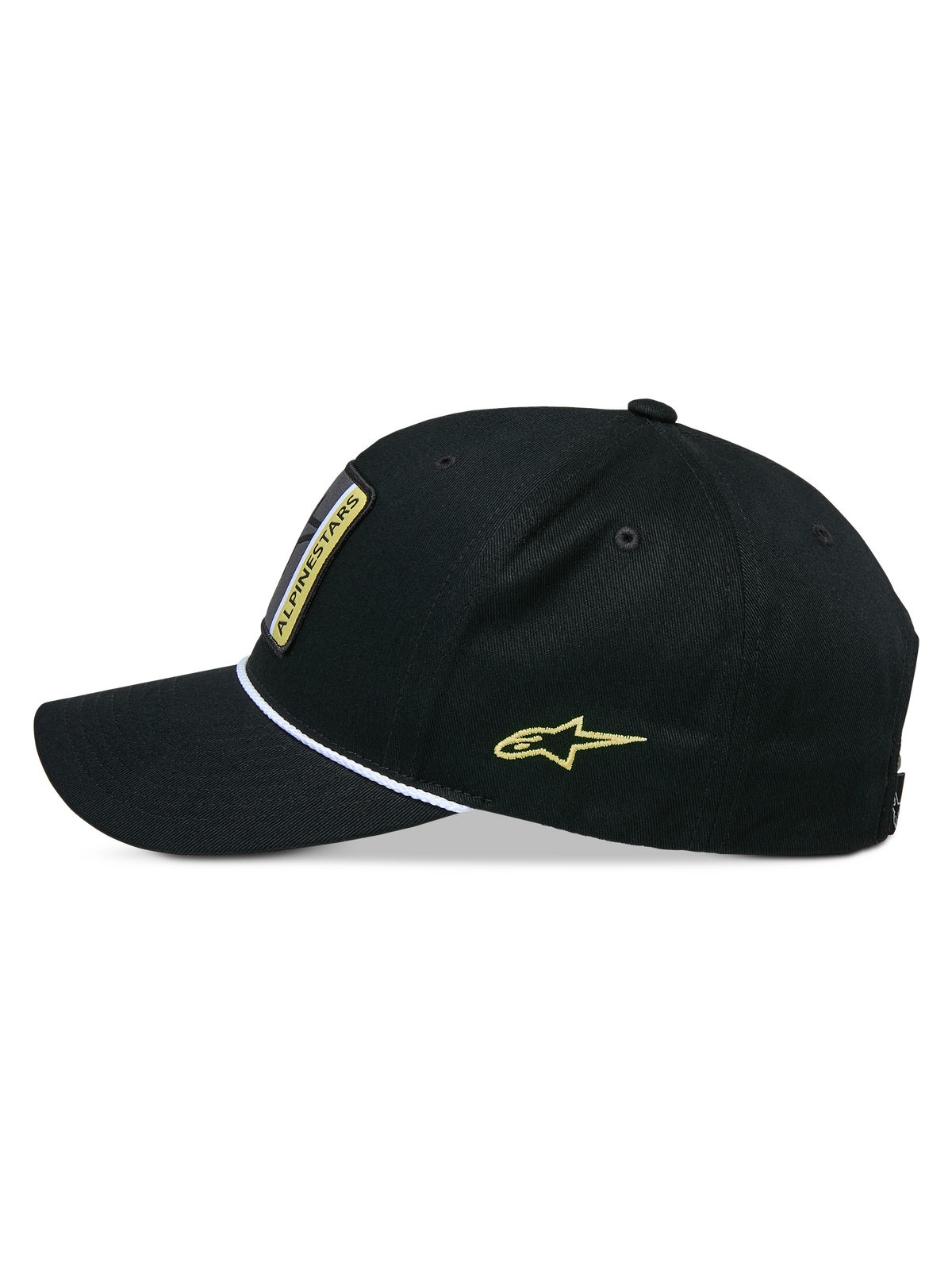 Boné Snapback Alpinestars Specific, boné snapback preto, vista lateral apresentando pala curva com acabamento em corda trançada branca, bordado do logótipo Astars em amarelo na lateral, coroa estruturada, acessório casual
