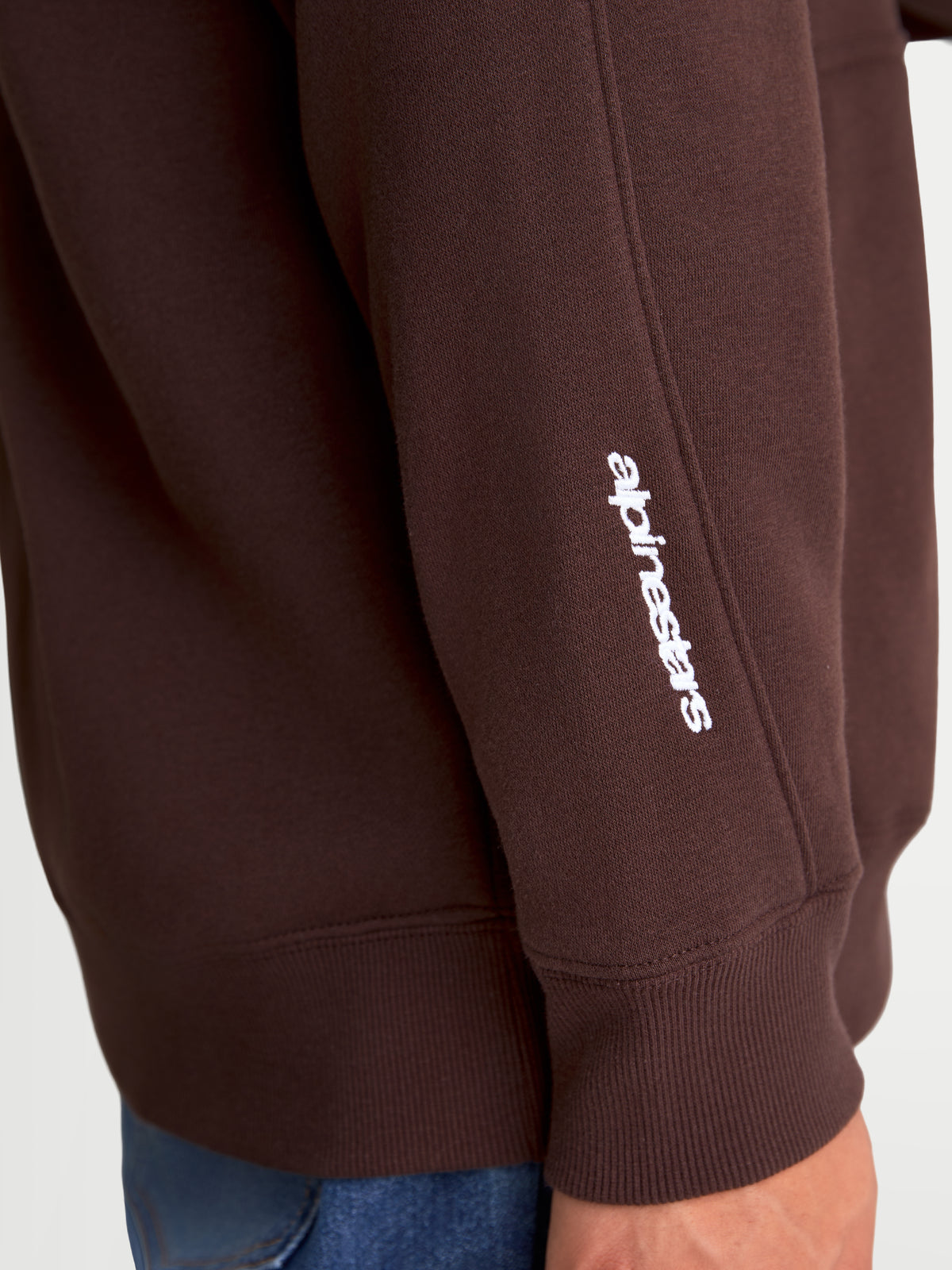 Alpinestars Camisola Com Capuz Entity Oversized, hoodie sportswear premium castanho, detalhe do logótipo Alpinestars bordado a branco na manga, punho canelado e construção em fleece.