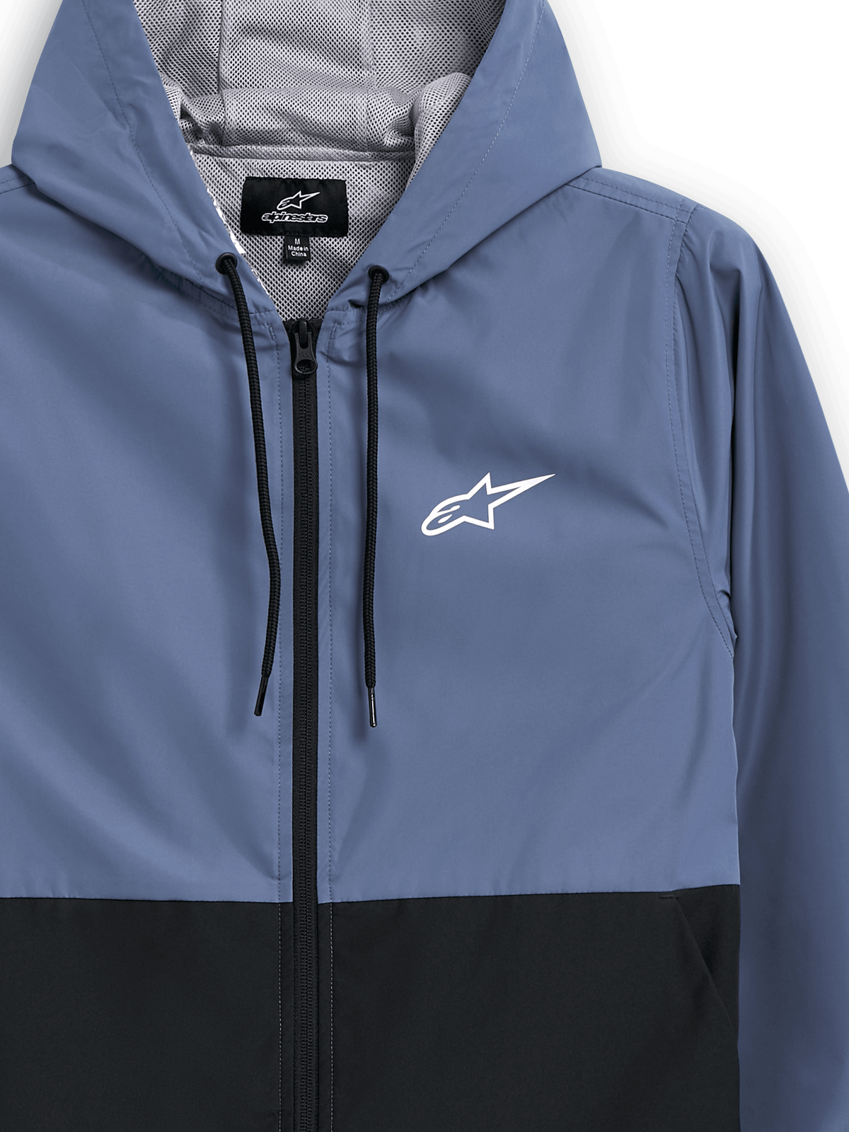Alpinestars Speeder Windbreaker Jacket, azul ardósia e preto, casaco corta-vento leve com capuz, forro de malha com cordões pretos, logótipo da estrela Alpinestars branco no peito, design de corpo bloqueado, streetwear casual inspirado no desporto motorizado