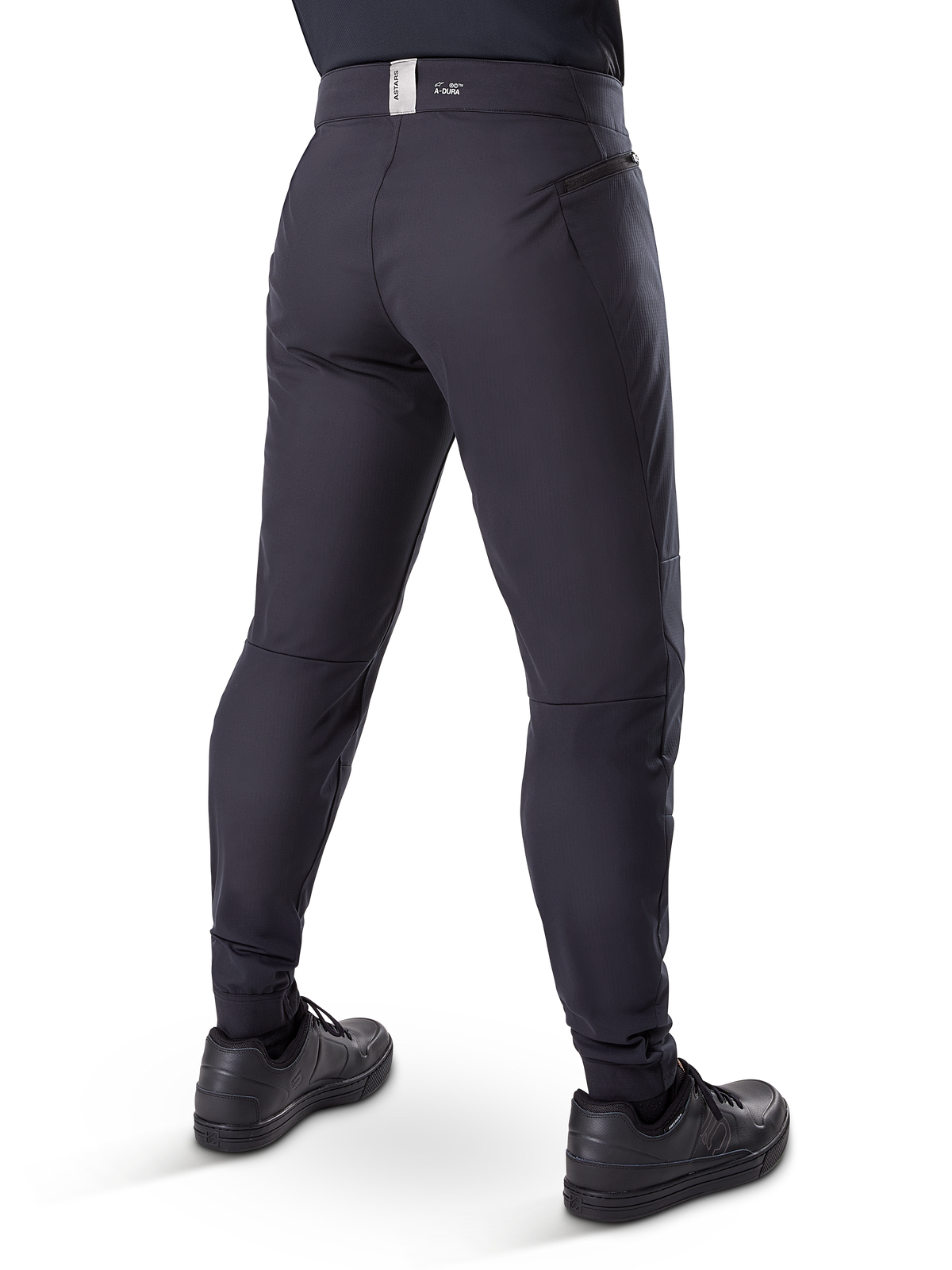 Calças Térmicas Alpinestars A-Dura, calças de BTT, pretas, vista traseira com bolsos com fecho e marca no cós, corte afunilado para ciclismo em climas frios
