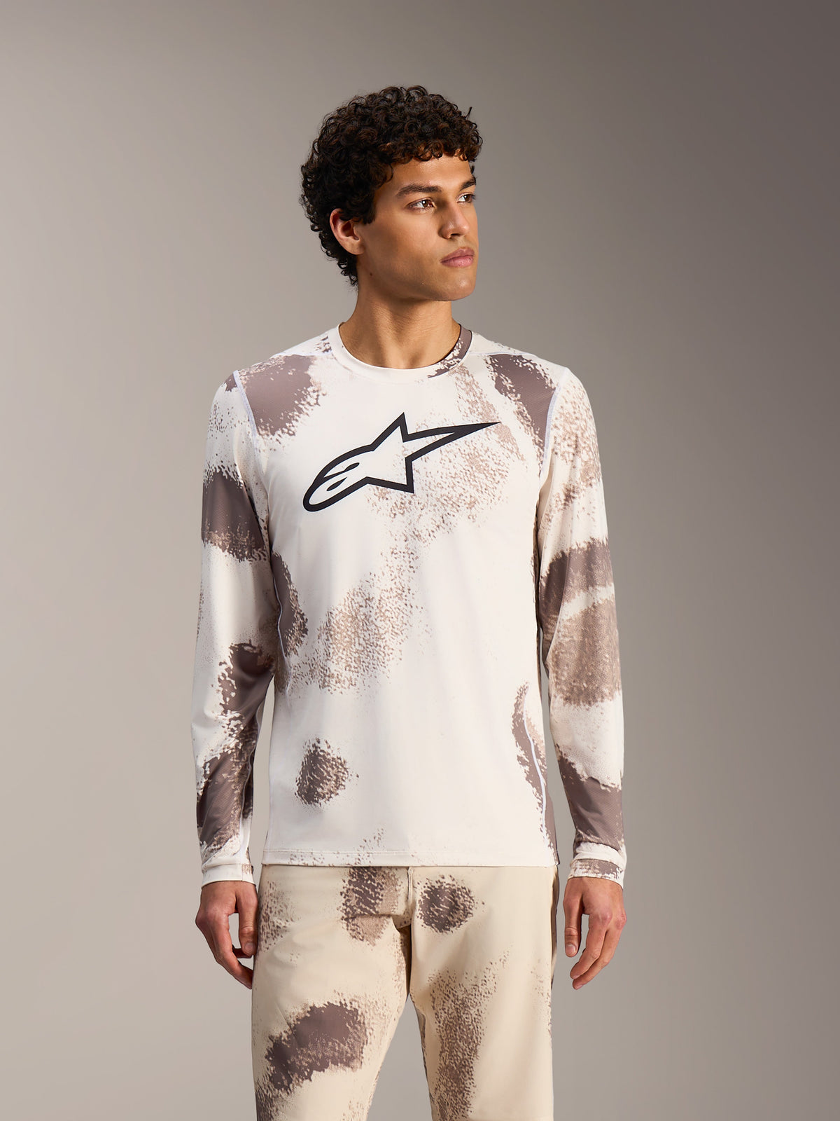 Camisola Alpinestars A-Dura Ride em Sand Camo, topo de BTT branco com padrões abstratos e logótipo preto no peito.