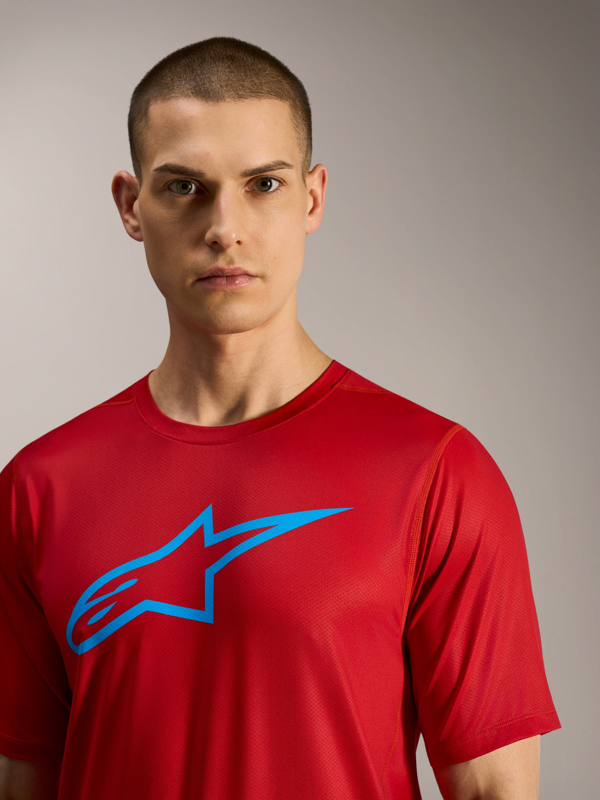 Camisola A-Dura Ride vermelha com logótipo Alpinestars azul, vestuário técnico de mangas curtas para trilhos de BTT.