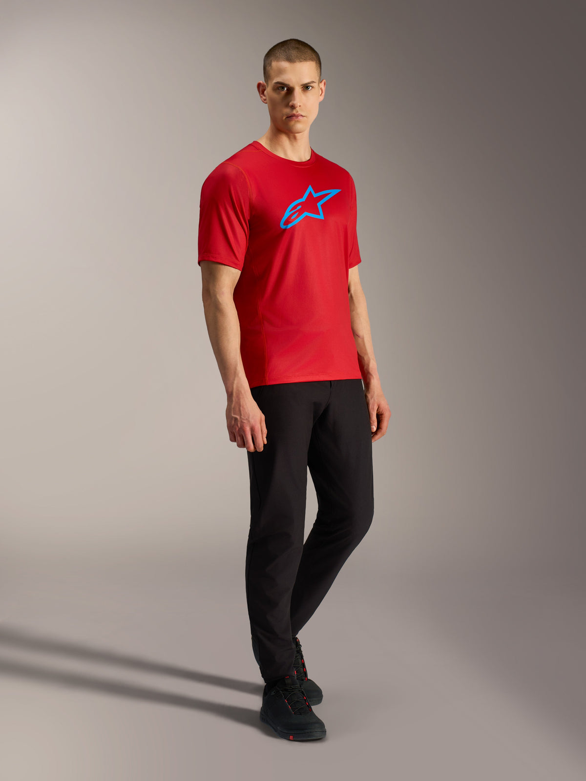 Camisola A-Dura Ride de mangas curtas vermelha, logótipo Astars azul, tecido jacquard leve para BTT.