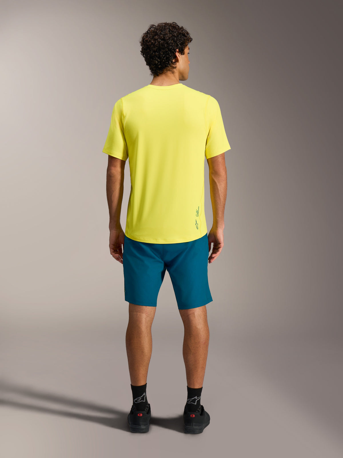 Camisola A-Dura Ride Amarelo Fluo, vista traseira do topo de BTT respirável com ajuste casual de alto desempenho.