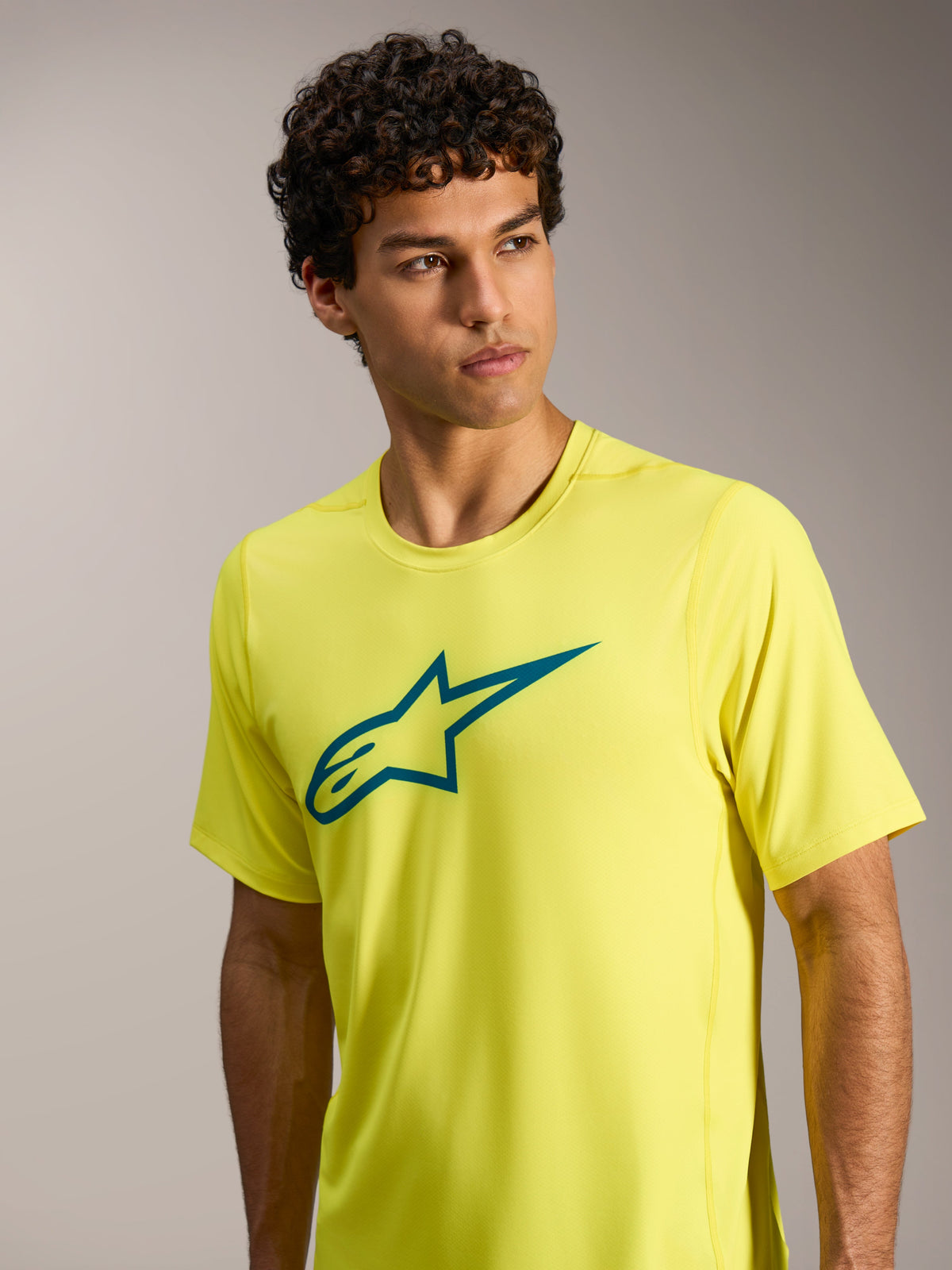 Camisola A-Dura Ride amarela fluo de mangas curtas com logótipo Astars azul-petróleo para performance em BTT.