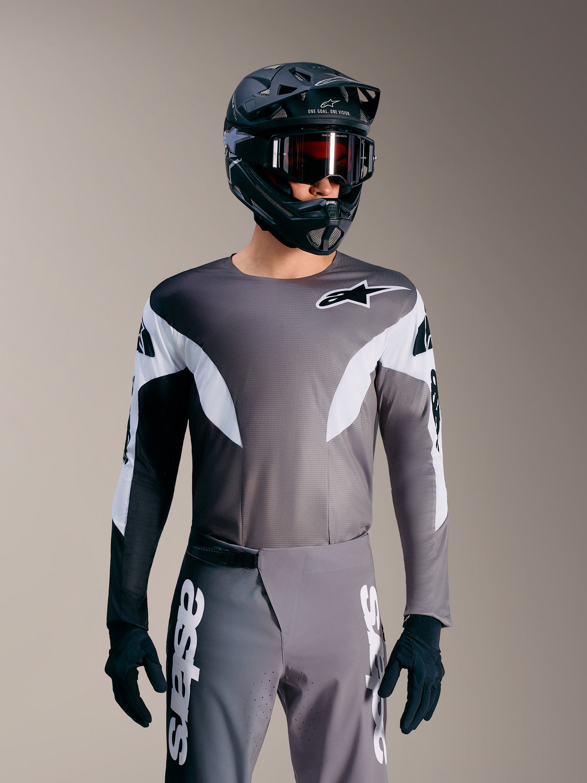 Camisola A-Supra Elite cinzenta, topo de BTT microperfurado com detalhes brancos e branding Alpinestars.