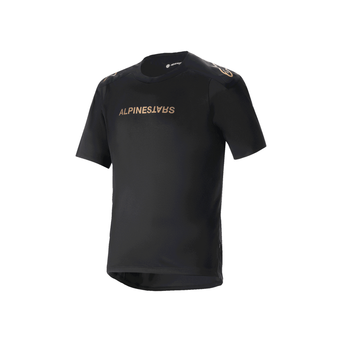 Camisola de manga curta Alpinestars A-Aria Polartec Switch, camisola de mountain bike preta, logótipos Alpinestars em tons de bronze no peito e nos ombros, tecido técnico de absorção de humidade, corte de performance com bainha traseira mais comprida