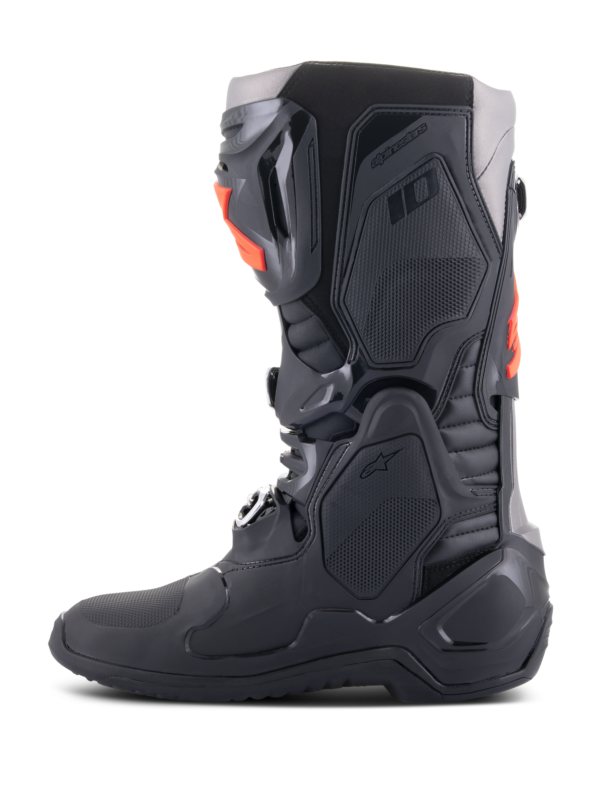 Botas Alpinestars Tech 10, botas de motocross, pretas e vermelho fluorescente, vista de perfil lateral, chassis multi-componente com placas protetoras de TPU, fivelas de alumínio e design aerodinâmico para corridas off-road.
