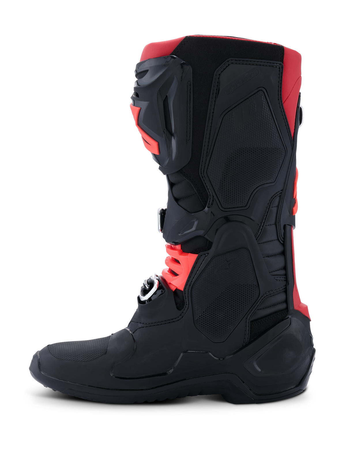Botas Alpinestars Tech 10, botas de motocross, pretas e vermelhas, vista lateral mostrando o chassis protetor em TPU, fivelas de alumínio forjado a frio e design aerodinâmico para todo-o-terreno