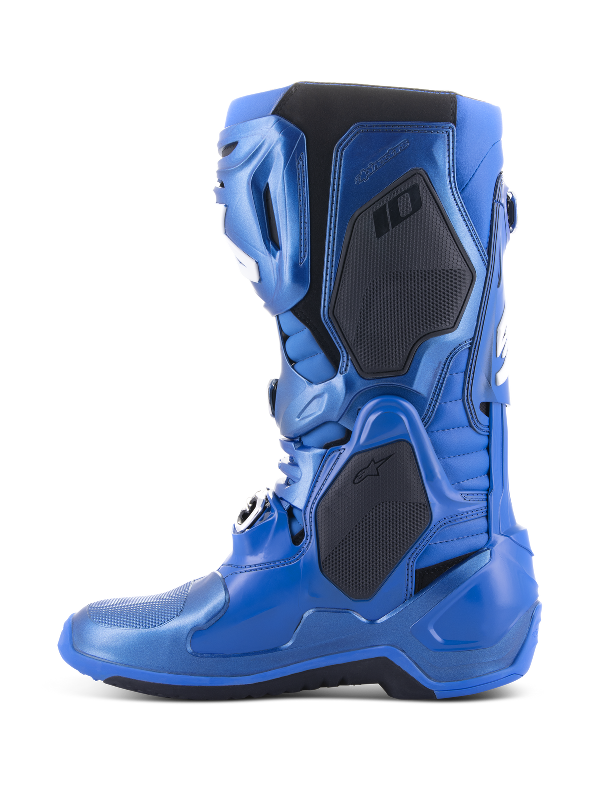 Botas Alpinestars Tech 10, botas de motocross, azul metálico e preto, vista de perfil lateral exibindo os painéis protetores pretos e o acabamento azul metálico, design técnico avançado para competições profissionais de motocross