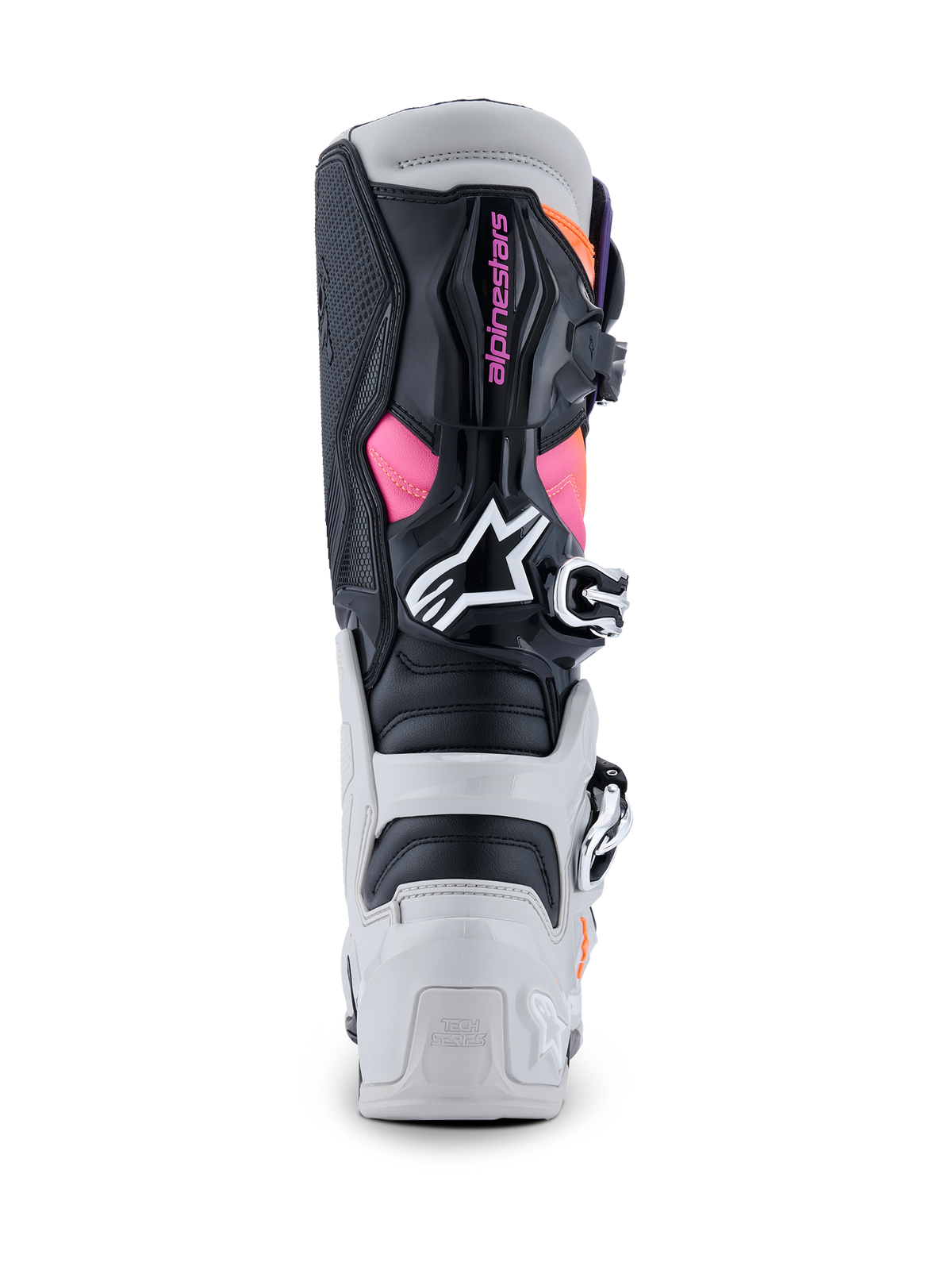 Botas Alpinestars Tech 7, botas de motocross, pretas, cinzento claro, laranja néon e magenta, vista traseira mostrando os protetores de calcanhar e de panturrilha em TPU, marca Alpinestars em rosa, logótipo branco e sistema de fivelas durável