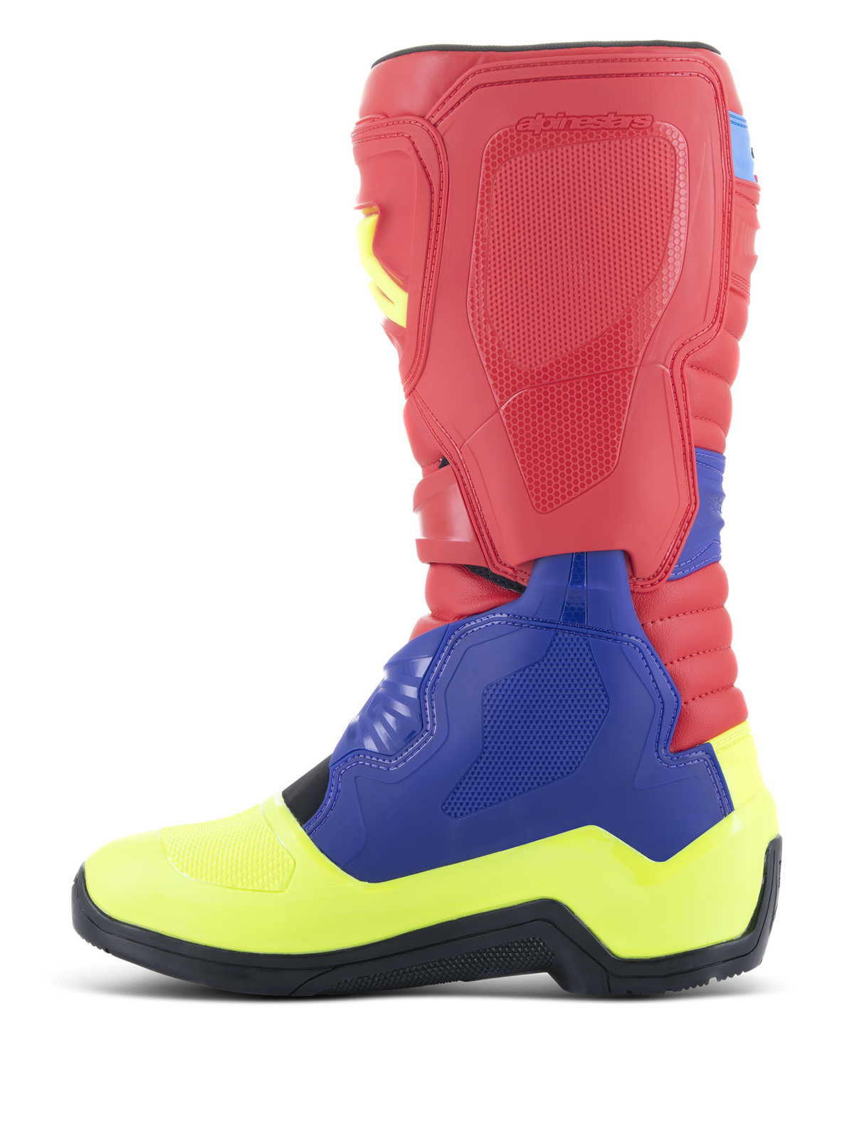 Botas Alpinestars Tech 3, botas de motocross, vermelho vivo, azul escuro e amarelo néon, vista lateral, apresentando um design multicolorido vibrante com painéis de proteção em TPU, estrutura do pé reforçada e sola de borracha preta de alta aderência.