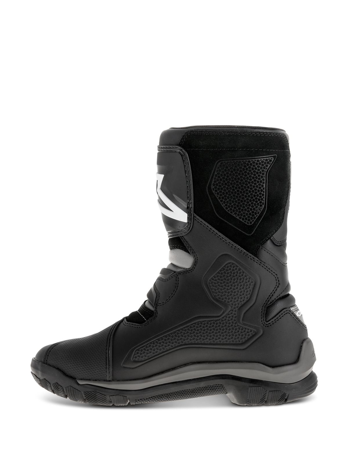Botas Alpinestars Belize Drystar®, botas de motociclismo pretas, vista de perfil lateral mostrando construção em couro com painéis de proteção em TPU, textura de camurça e sola exterior robusta em borracha vulcanizada para turismo de aventura