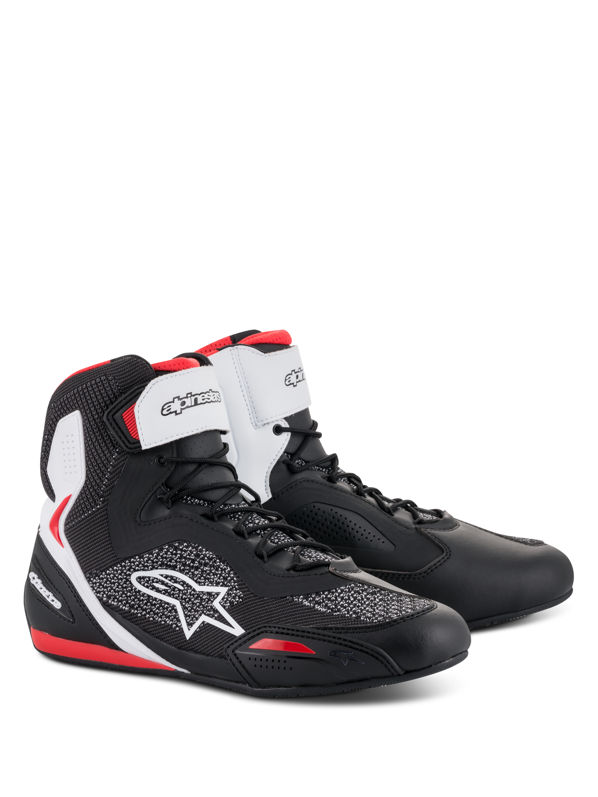 Sapatos Alpinestars Faster-3 Rideknit®, sapatos de motociclismo em preto, branco e vermelho, design de cano alto com parte superior em microfibra e malha, logótipo Alpinestars branco na tira do tornozelo e lateral, detalhes em vermelho no calcanhar e biqueira, estilo desportivo de estrada