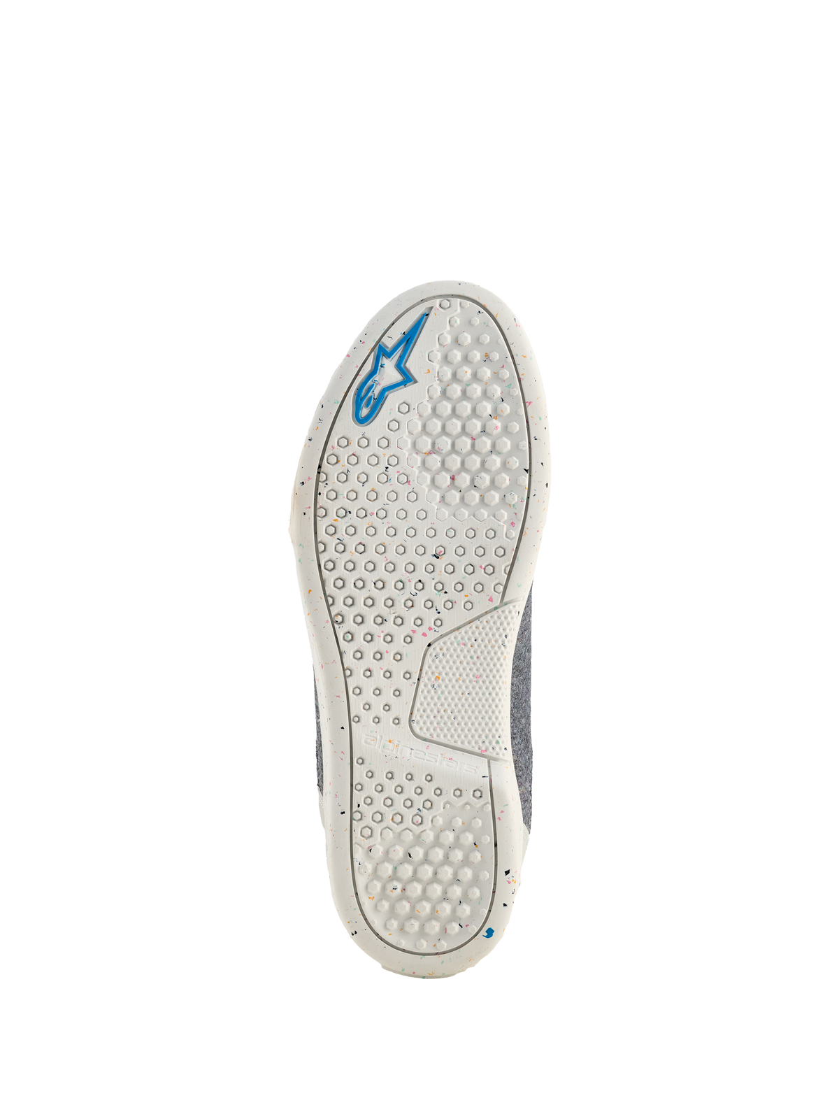 Sapatos de Condução Alpinestars Circal, vista da sola, sola de borracha reciclada off-white com salpicos coloridos, padrão de aderência hexagonal, logótipo da estrela Alpinestars azul, calçado de motociclismo sustentável para condução urbana
