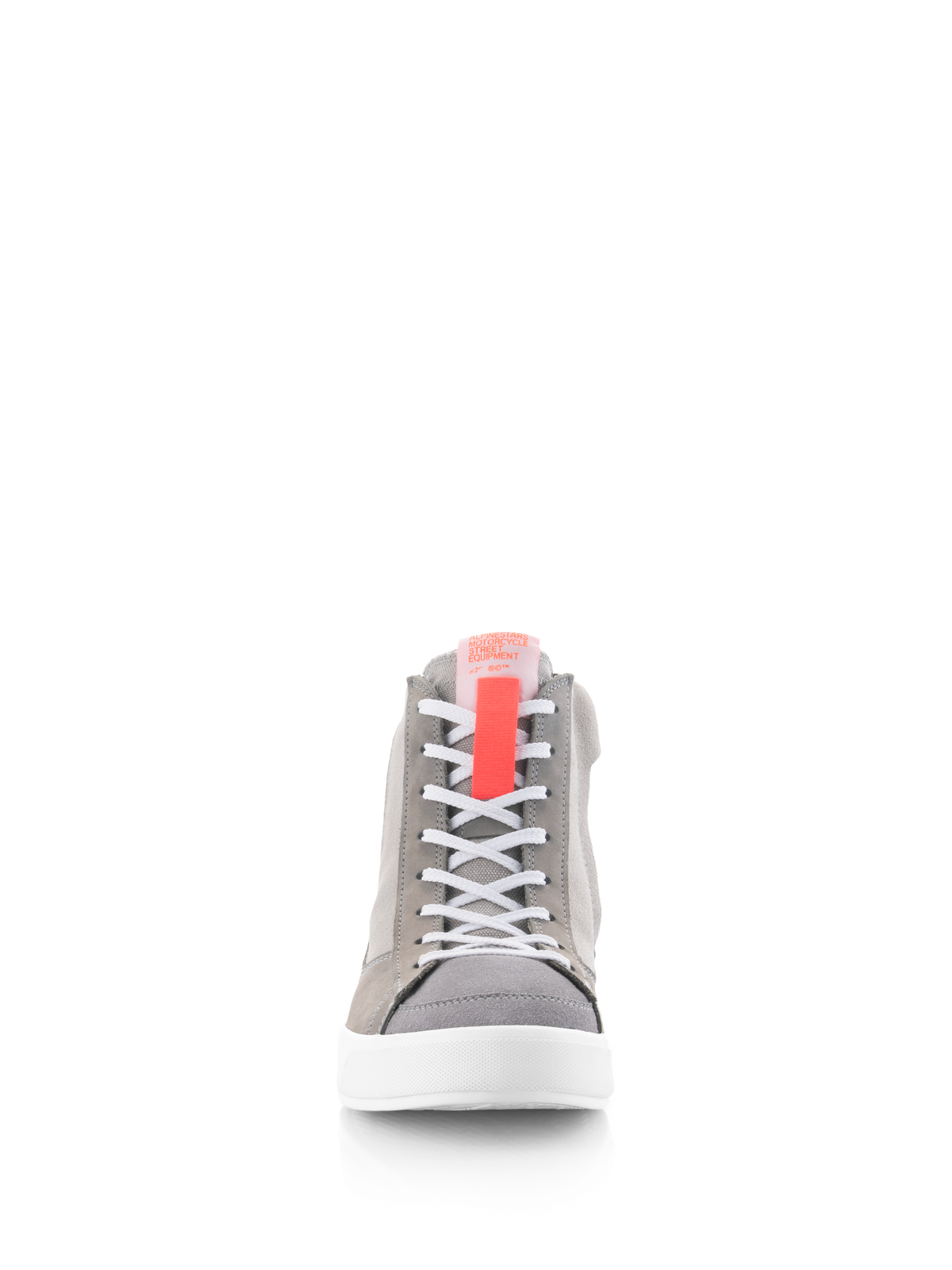 Alpinestars Stated Shoes, sapatos de motociclismo, cinzento claro, vermelho fluo e branco, vista frontal com atacadores brancos, aba da língua em vermelho fluo e sola vulcanizada branca, estilo sneaker de rua retro