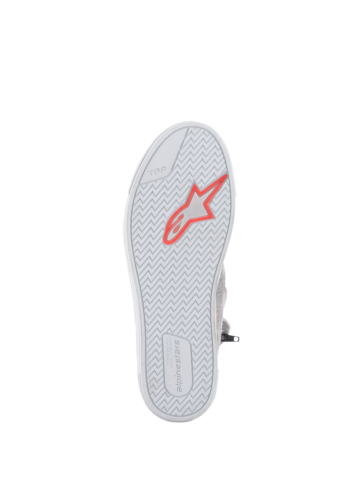 Sapatos Alpinestars Stated, sapatos de motociclismo urbano, cinzento claro e branco, vista inferior da sola de borracha vulcanizada com um logótipo de estrela em vermelho fluo, padrão de rasto em espinha para aderência, marcação TPF e logótipo Alpinestars no calcanhar