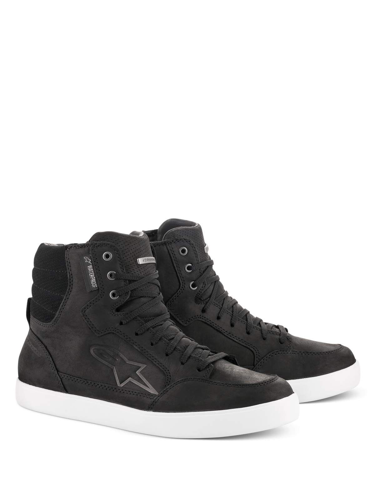 Alpinestars J-6 Waterproof Shoe, sapatos de condução para motociclista, pretos e brancos, design de sapatilhas de cano alto, couro premium com fecho de atacadores, sola de borracha branca, com o logótipo Astar e etiqueta de impermeabilidade, estilo casual urbano para estrada