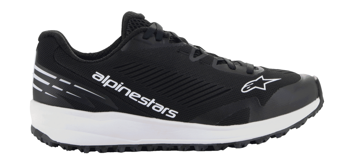 Sapatilhas Alpinestars Meta Road V2, calçado desportivo preto com sola branca espessa, com marca Alpinestars e logótipo da estrela em branco, parte superior em malha texturizada, atacadores pretos e sola de rasto rugoso para maior aderência, design desportivo leve para fardamento de equipas de corrida e uso casual