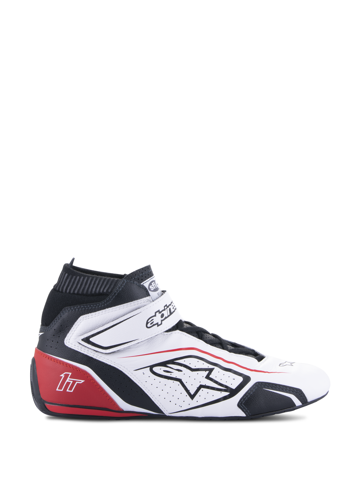 Alpinestars Tech-1 T V3 Shoes FIA, sapatos de automobilismo, brancos, pretos e vermelhos, vista de perfil lateral, design de cano alto em pele com painéis perfurados, secção do calcanhar vermelha com logótipo 1T, punho elástico preto no tornozelo, fecho de tira ajustável, calçado profissional de desportos motorizados
