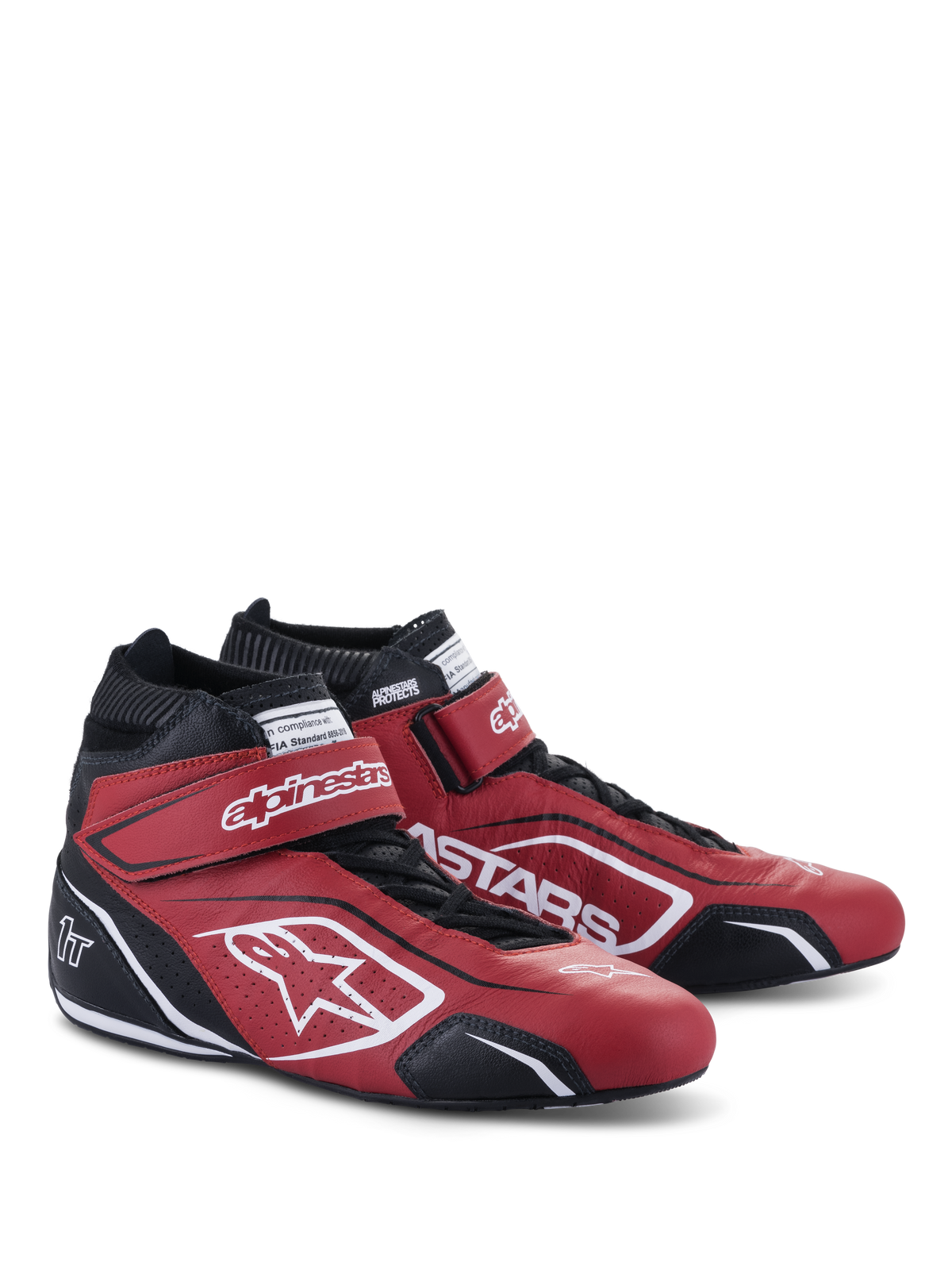 Sapatos Alpinestars Tech-1 T V3 FIA, sapatos de automobilismo, vermelho, preto e branco, par de sapatos de cano médio em pele com tiras de velcro ajustáveis e atacadores tradicionais, com logótipo Alpinestars em branco e painéis laterais perfurados.