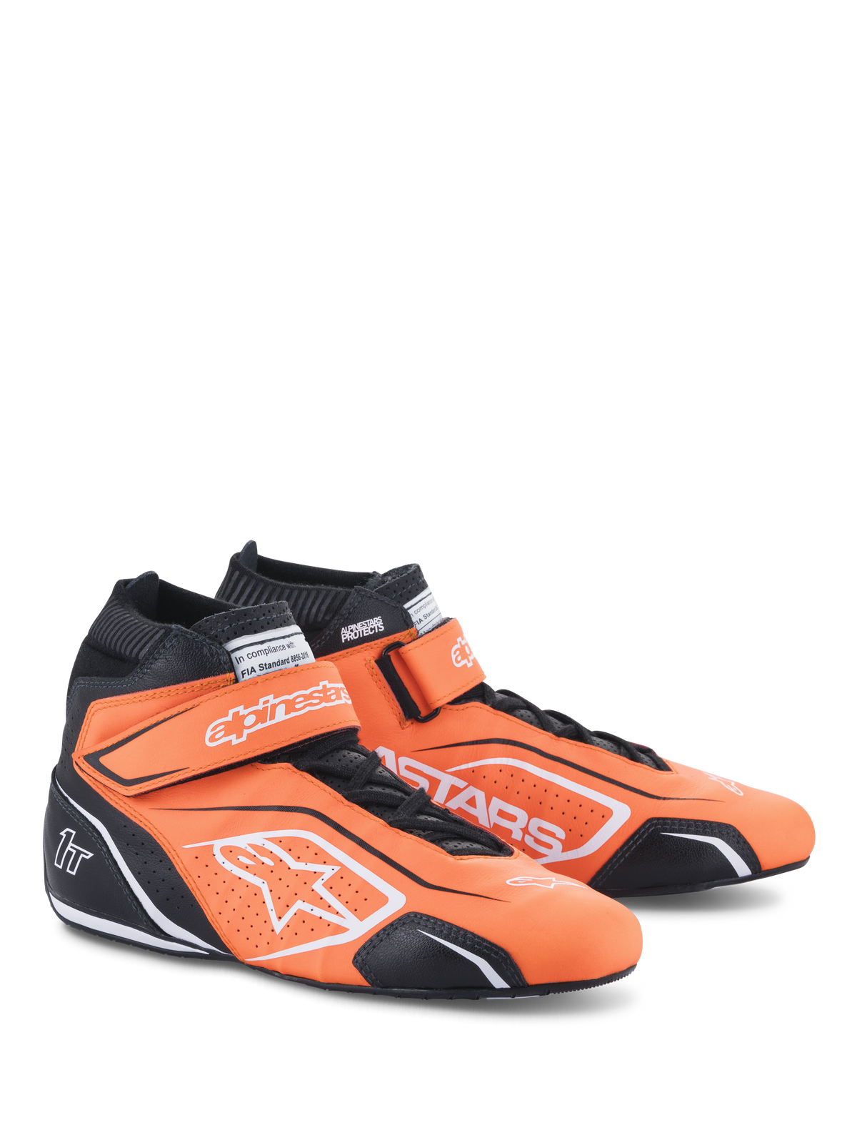 Sapatos Alpinestars Tech-1 T V3, sapatos de automobilismo, laranja fluo, preto e branco, calçado profissional de cano alto em pele com tiras de gancho e laço sobre os atacadores, logótipos brancos Alpinestars e painéis protetores pretos para performance no desporto motorizado
