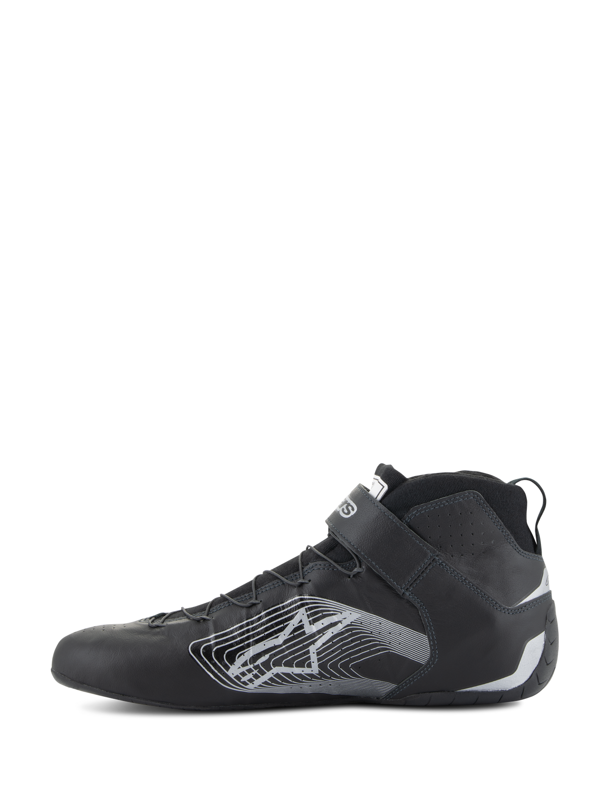 Alpinestars Tech-1 Z V3 Shoes FIA, sapatos de automobilismo, pretos e prateados, vista de perfil lateral, parte superior em couro bovino premium com um grande logótipo de estrela estilizada prateada, tira de velcro no tornozelo e design elegante de cano alto para desempenho profissional em automobilismo.