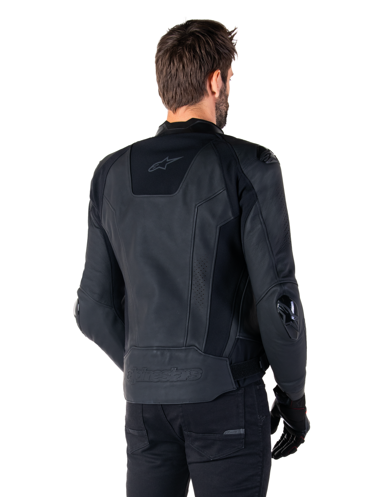 Casaco de Couro Alpinestars Missile V3, preto, vista traseira no modelo, casaco desportivo de corrida premium com construção em couro, apresentando a marca Alpinestars em relevo na parte inferior das costas e sliders de cotovelo em TPU.