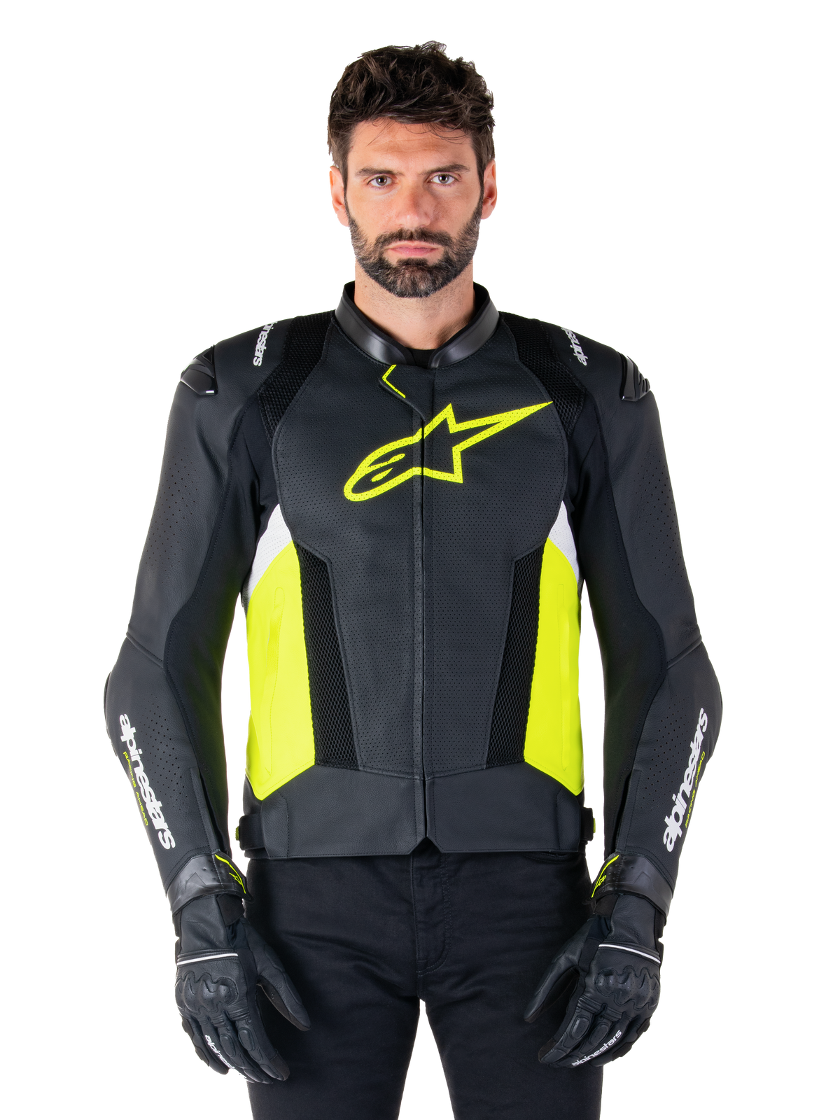 Alpinestars Missile V3 Airflow Leather Jacket, casaco de motociclismo de corrida, preto, amarelo fluo e branco, usado por um modelo com luvas de motociclismo pretas, com couro perfurado no peito, logótipo amarelo fluo proeminente e marca branca nas mangas