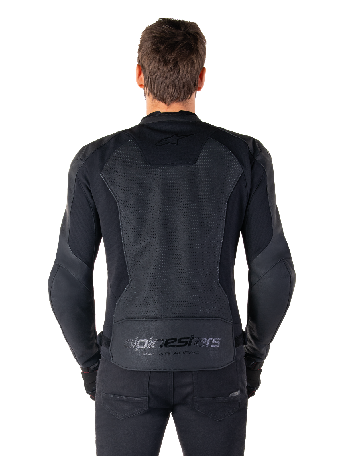 Alpinestars Faster V3 Airflow Leather Jacket, vista traseira no modelo, cor preta, com painel traseiro em couro perfurado para fluxo de ar, logótipo subtil e design ergonómico de corte desportivo