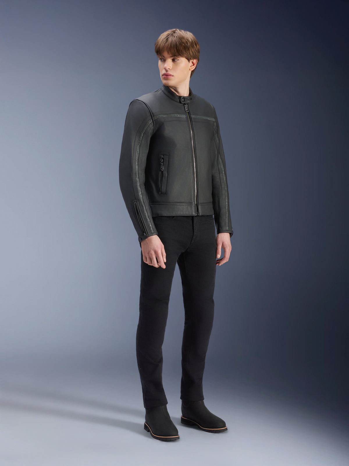 Alpinestars Dyno Leather Jacket, casaco de moto urbano para homem em pele preta, estilo heritage e pronto para Tech-Air.
