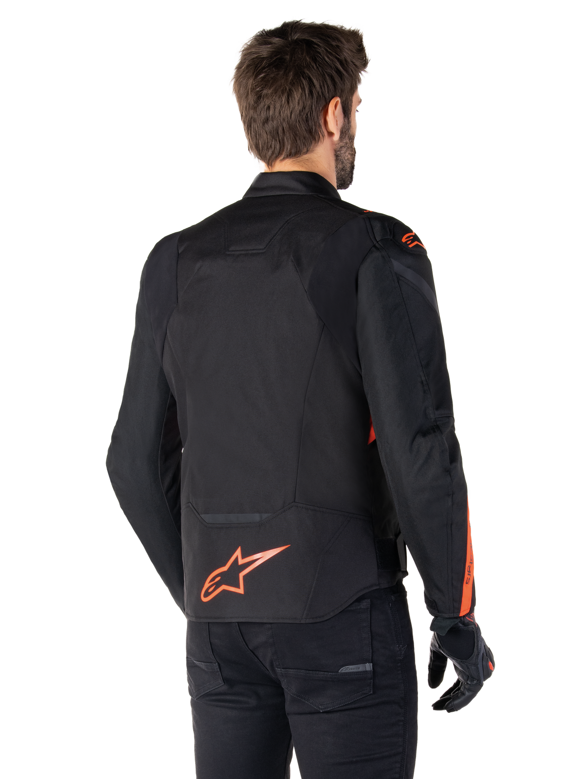 Casaco Alpinestars T-Jaws V4 Waterproof, modelo masculino visto de trás, preto com detalhes em vermelho fluo, logótipo vermelho fluo na parte inferior das costas e detalhes nos ombros e mangas, equipamento desportivo de motociclismo