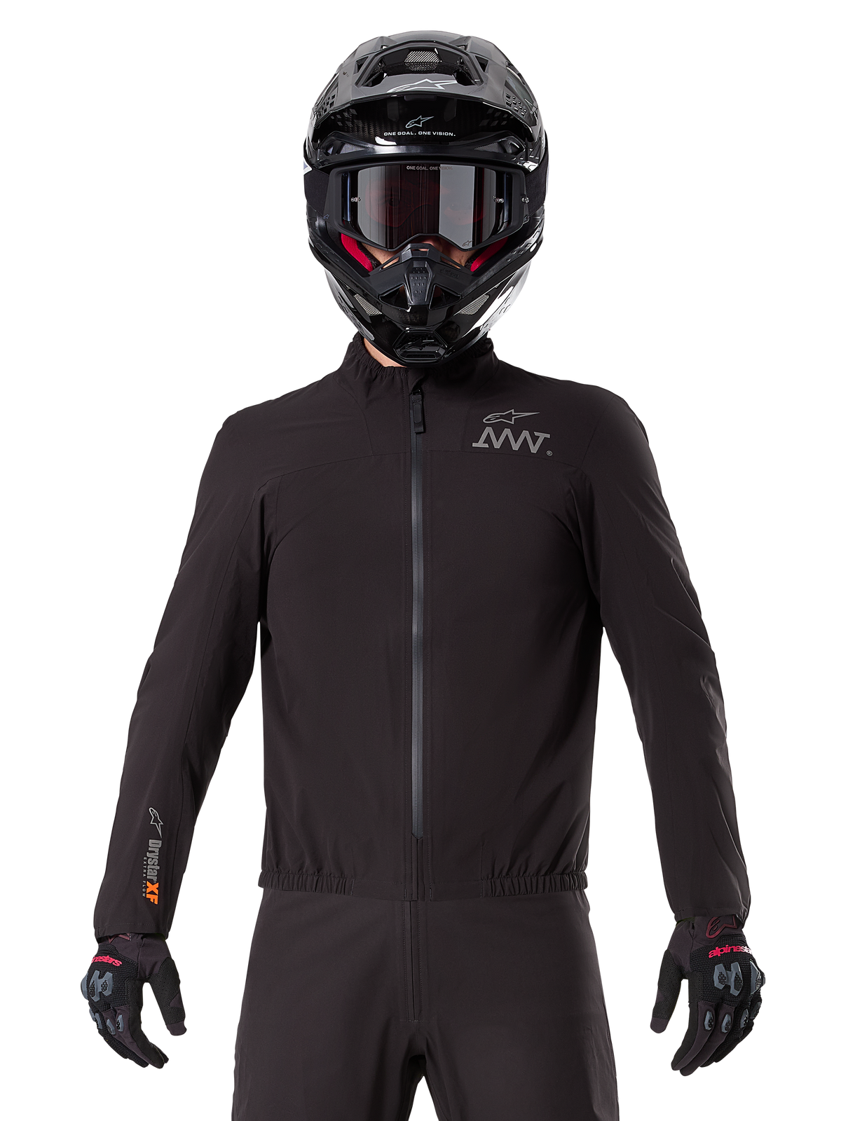 Alpinestars AMT-8 Stretch Drystar® XF Liner, forro de motociclismo impermeável preto, com fecho de correr frontal e cintura elástica, logótipo AMT no peito e marca Drystar XF na manga, usado com capacete e luvas pretas.