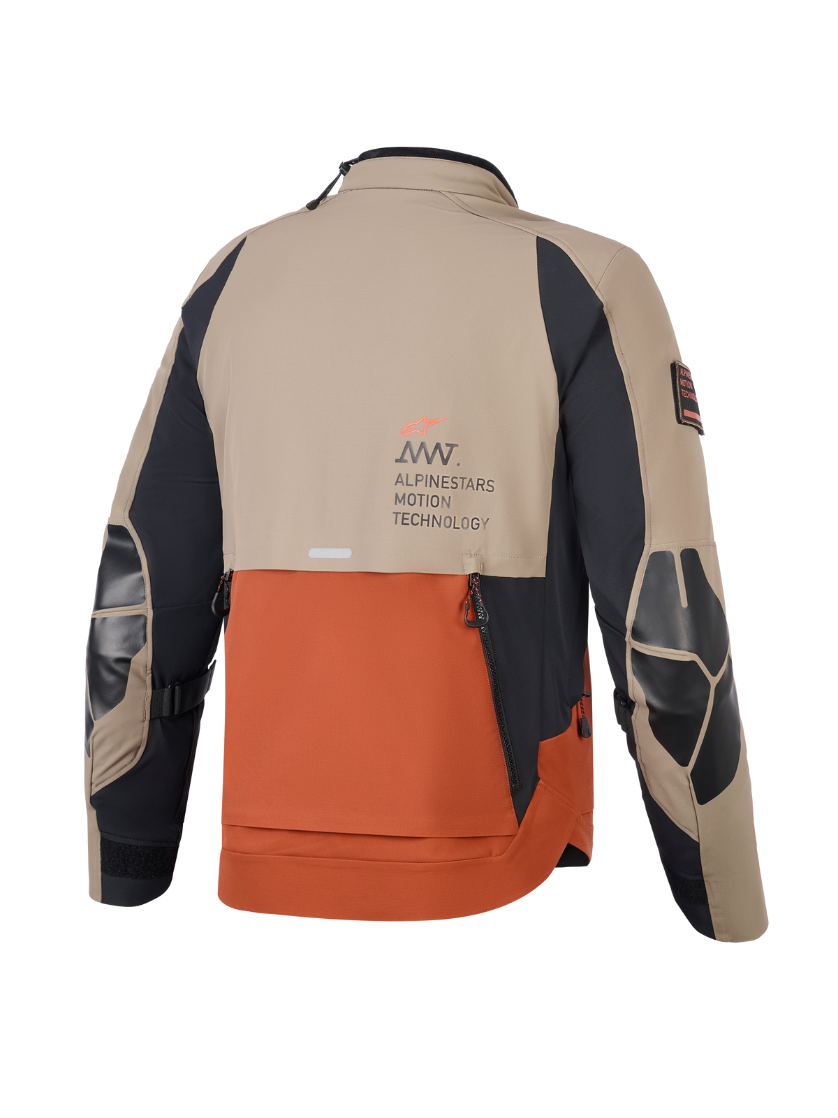 Casaco Alpinestars AMT-8 Stretch Drystar® XF, Walnut Rust Black, vista traseira com painéis bege e ferrugem e mangas pretas, logótipo Alpinestars Motion Technology nas costas, reforços nos cotovelos e ventilação traseira com design de telha para motociclismo de aventura.