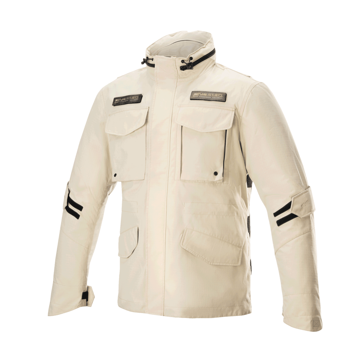 Alpinestars MO.ST.EQ Field Waterproof Primaloft Jacket, Sand Military, casaco de motociclismo urbano com quatro bolsos frontais com aba, gola alta e tiras pretas ajustáveis nas mangas, design streetwear contemporâneo com construção ripstop impermeável