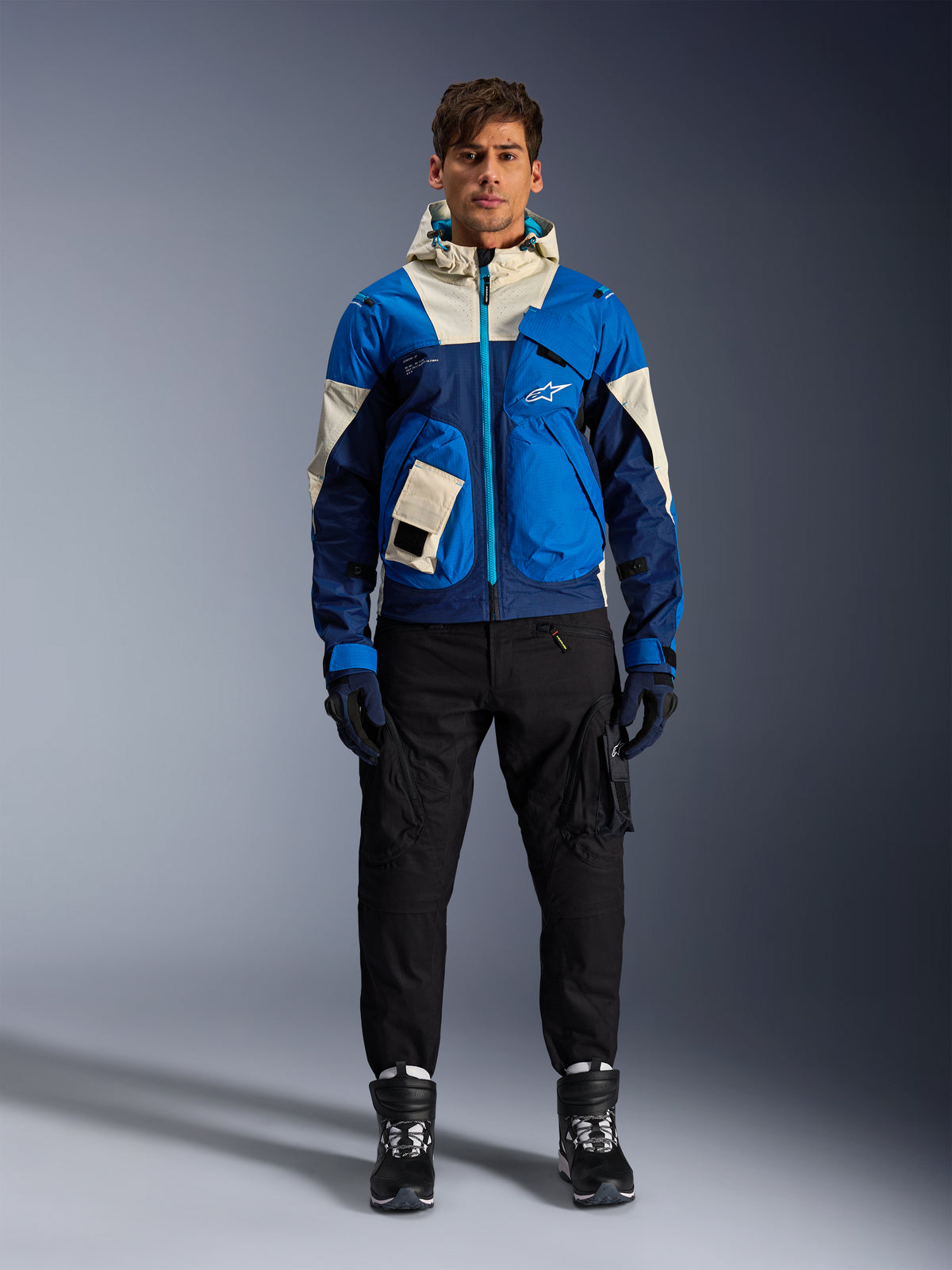 Alpinestars Mogress Air Jacket, casaco de moto urbano para homem, azul e creme em blocos, têxtil, certificado CE, com capuz.
