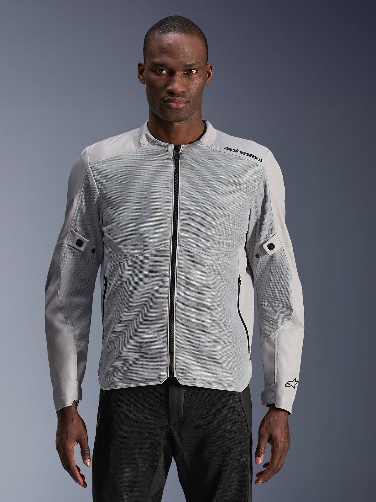 Alpinestars C-1 Air, casaco de moto urbano para homem, prateado e cinzento, com grandes painéis de malha técnica para máximo fluxo de ar, certificado CE Classe A com proteções Nucleon Flex Plus, Tech-Air Ready, design leve e ventilado para condução urbana.