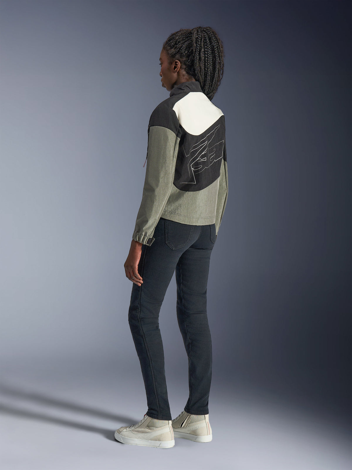 Alpinestars Stella Moshell, casaco de moto têxtil para motociclismo urbano, para mulher, cinzento e preto, vista traseira com gráfico grande nas costas.