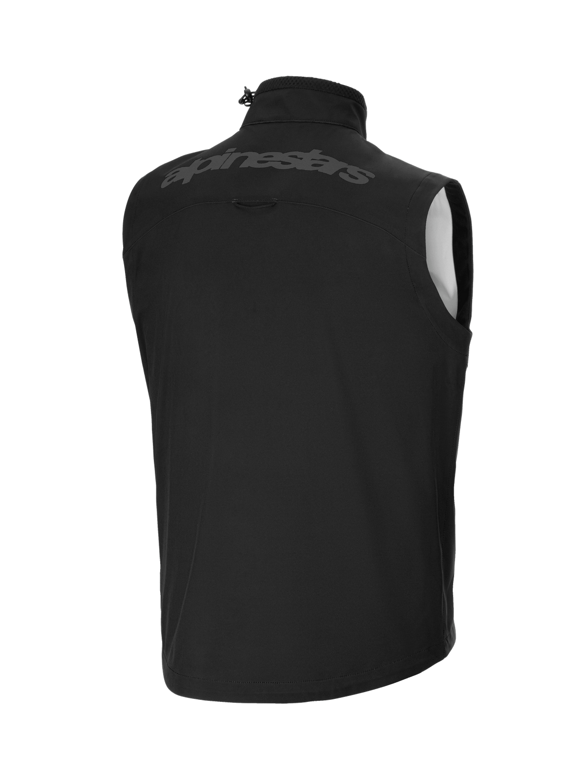 Colete Techstar Softshell da Alpinestars, preto, vista traseira com um grande logótipo tonal alpinestars na parte superior das costas, material softshell leve e à prova de vento, gola alta com cordão de ajuste, design ergonómico sem mangas para sobreposição de equipamento de todo-o-terreno