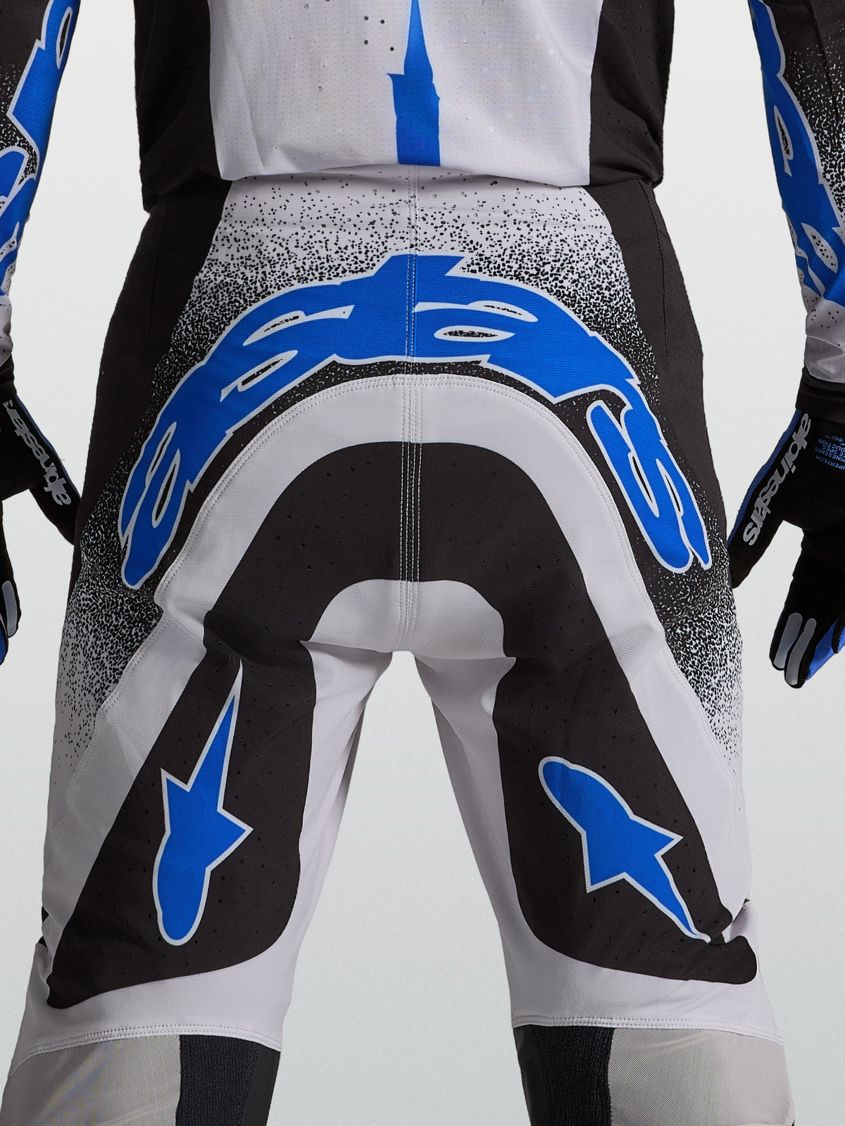 Alpinestars Calças Supertech Hiten AFD, calças de motocross para homem, azuis, pretas e brancas, com ajuste atlético e painéis perfurados, vista traseira
