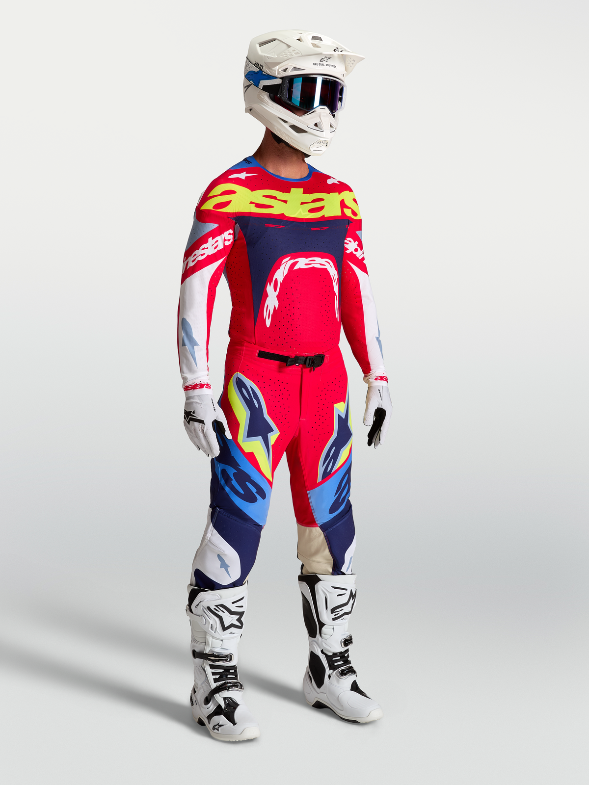 Alpinestars calças Supertech Dyna, equipamento de motocross para homem, vermelho e azul-marinho, com botas brancas.